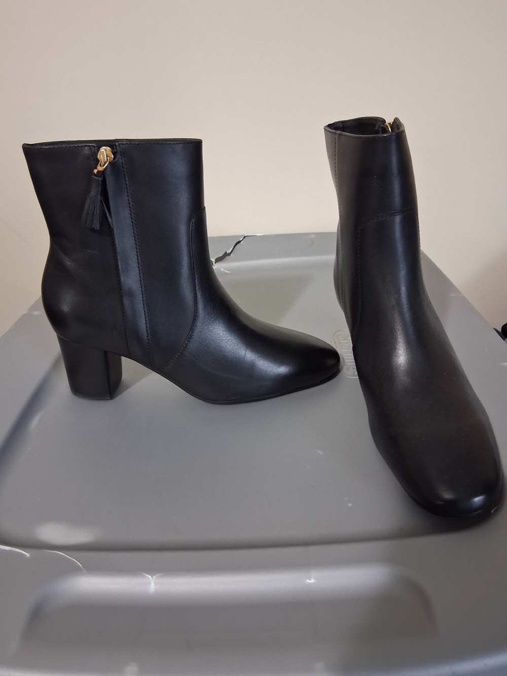 Johnston & Murphy Black Leather Tassel Side-Zip Ankle Boots